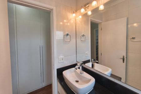 Apartamento à venda com 184m², 3 quartos e 2 vagas Apartamento à venda com 184m², 3 quartos e 2 vagasBanheiro Social