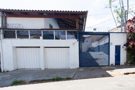Casa para alugar com 432m², 3 quartos e 5 vagas Casa para alugar com 432m², 3 quartos e 5 vagasFachada