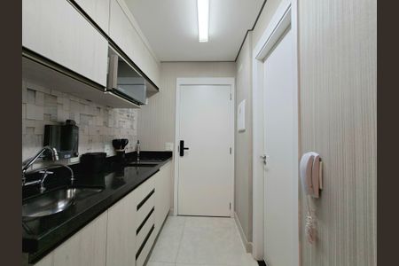 Cozinha de kitnet/studio para alugar com 1 quarto, 24m² em Indianópolis, São Paulo
