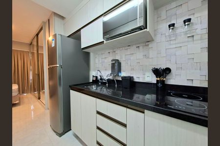 Cozinha de kitnet/studio para alugar com 1 quarto, 24m² em Indianópolis, São Paulo