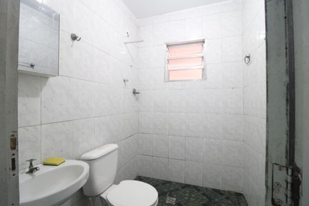 Banheiro Social de casa para alugar com 1 quarto, 60m² em Vila Campo Grande, São Paulo