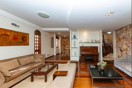 Sala 1 de casa para alugar com 6 quartos, 380m² em Grajaú, Belo Horizonte