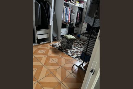 Casa à venda com 180m², 4 quartos e 4 vagas Casa à venda com 180m², 4 quartos e 4 vagasCloset do quarto