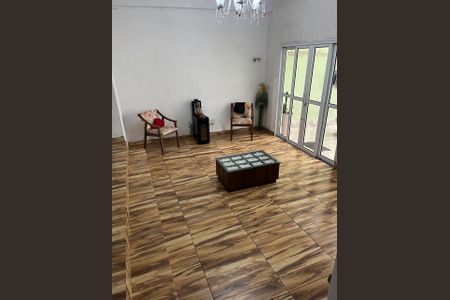 Casa à venda com 180m², 4 quartos e 4 vagas Casa à venda com 180m², 4 quartos e 4 vagasDetalhe Sala
