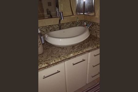 Apartamento à venda com 3 quartos, 60m² em Vila Carmosina, São Paulo