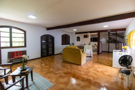 Sala de casa à venda com 4 quartos, 290m² em Itaipu, Niterói