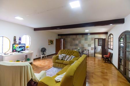 Casa à venda com 290m², 4 quartos e 2 vagasSala