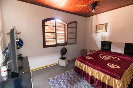 Casa à venda com 290m², 4 quartos e 2 vagasSuíte 1