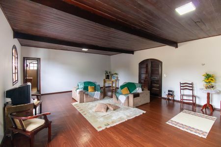 Casa à venda com 290m², 4 quartos e 2 vagasSala 2