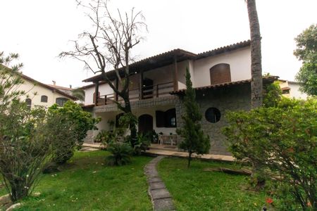 Casa à venda com 290m², 4 quartos e 2 vagasFachada