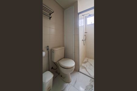 Banheiro de apartamento à venda com 1 quarto, 57m² em Funcionários, Belo Horizonte