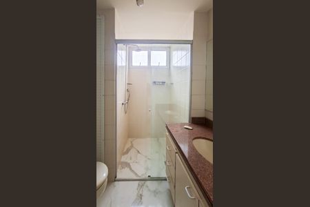 Banheiro de apartamento à venda com 1 quarto, 57m² em Funcionários, Belo Horizonte