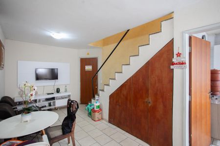 Apartamento à venda com 100m², 2 quartos e 1 vaga Apartamento à venda com 100m², 2 quartos e 1 vagaSala