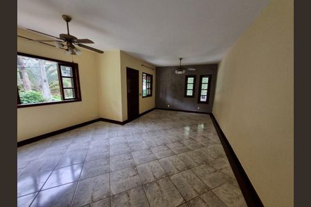 Casa à venda com 3 quartos, 131m² em Itaipu, Niterói