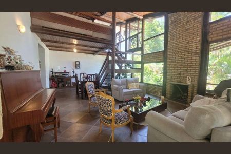 Casa à venda com 4 quartos, 250m² em Itaipu, Niterói