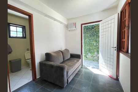 Casa à venda com 4 quartos, 320m² em Piratininga, Niterói