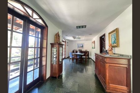Casa à venda com 4 quartos, 320m² em Piratininga, Niterói