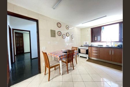 Casa à venda com 4 quartos, 320m² em Piratininga, Niterói