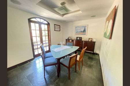 Casa à venda com 4 quartos, 320m² em Piratininga, Niterói