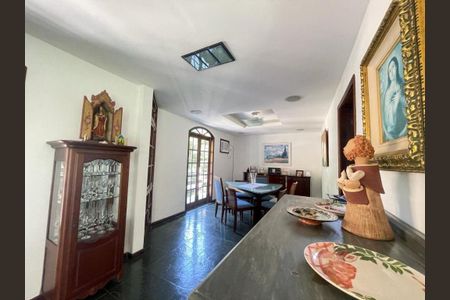 Casa à venda com 4 quartos, 320m² em Piratininga, Niterói