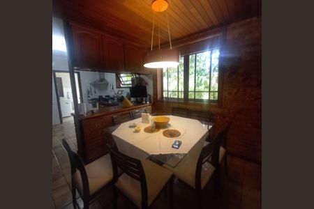Casa à venda com 4 quartos, 500m² em Piratininga, Niterói