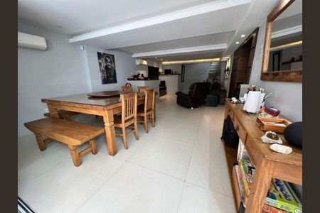 Casa à venda com 4 quartos, 144m² em Itaipu, Niterói