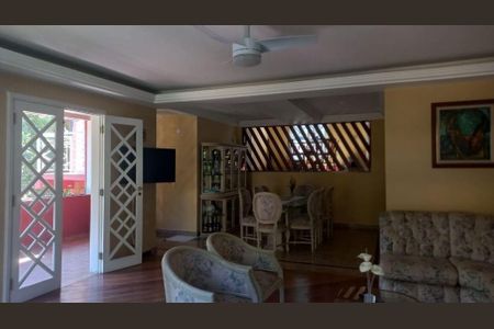 Casa à venda com 4 quartos, 350m² em Itaipu, Niterói