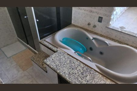 Casa à venda com 4 quartos, 350m² em Itaipu, Niterói