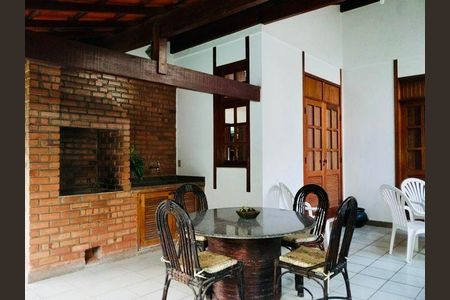 Casa à venda com 3 quartos, 249m² em Piratininga, Niterói