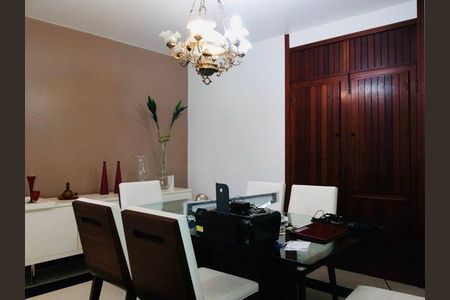 Casa à venda com 3 quartos, 249m² em Piratininga, Niterói