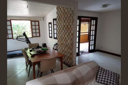 Casa à venda com 5 quartos, 294m² em Piratininga, Niterói