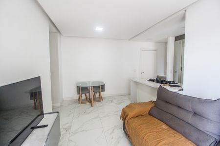 Sala  de apartamento à venda com 2 quartos, 72m² em Jardim Tupanci, Barueri