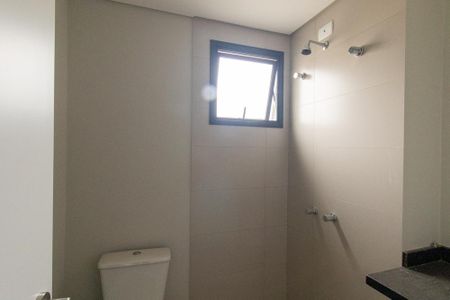 Banheiro Social de kitnet/studio para alugar com 1 quarto, 22m² em Centro, Curitiba