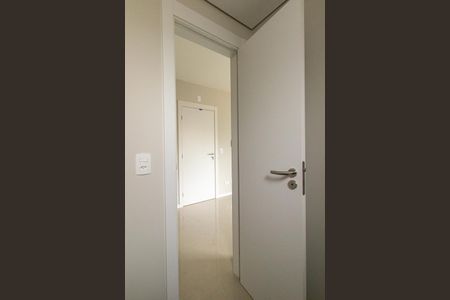 Banheiro Social de kitnet/studio para alugar com 1 quarto, 22m² em Centro, Curitiba