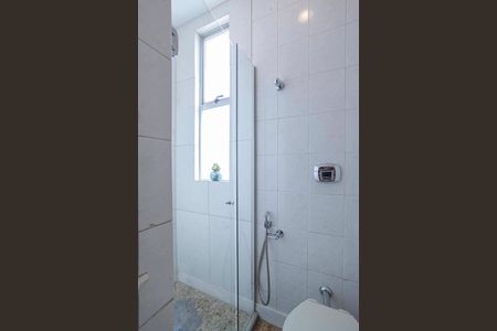 Apartamento à venda com 74m², 3 quartos e 2 vagas Apartamento à venda com 74m², 3 quartos e 2 vagasBanheiro social