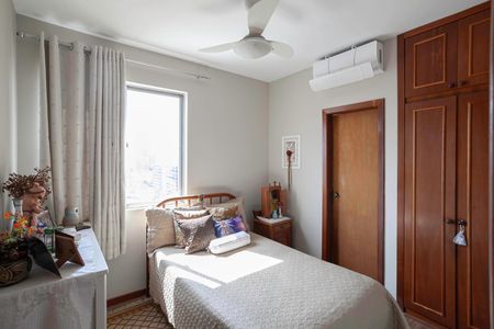 Apartamento à venda com 74m², 3 quartos e 2 vagas Apartamento à venda com 74m², 3 quartos e 2 vagasSuíte