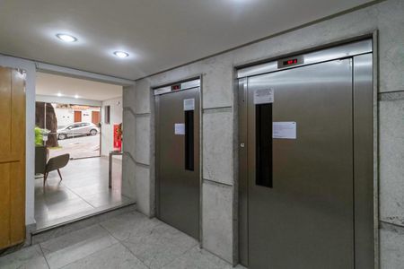 Apartamento à venda com 74m², 3 quartos e 2 vagas Apartamento à venda com 74m², 3 quartos e 2 vagasHall social