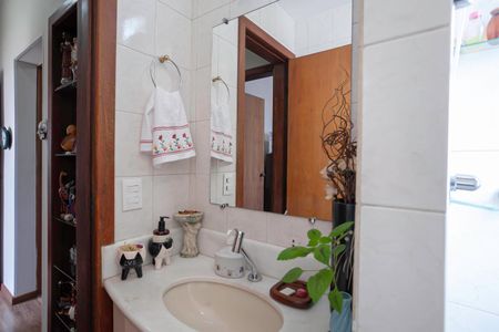 Apartamento à venda com 74m², 3 quartos e 2 vagas Apartamento à venda com 74m², 3 quartos e 2 vagasBanheiro social