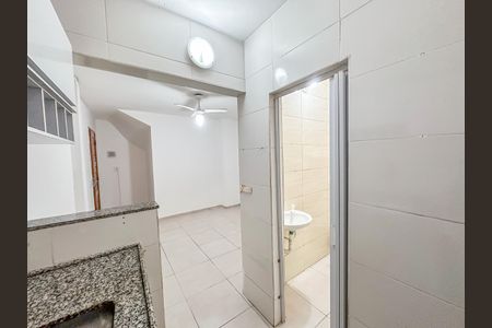 Cozinha de kitnet/studio para alugar com 1 quarto, 17m² em Laranjeiras, Rio de Janeiro