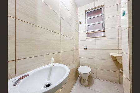 Banheiro de kitnet/studio para alugar com 1 quarto, 17m² em Laranjeiras, Rio de Janeiro