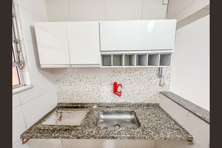 Cozinha - Torneira de kitnet/studio para alugar com 1 quarto, 17m² em Laranjeiras, Rio de Janeiro