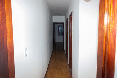 Casa à venda com 160m², 3 quartos e 2 vagasCorredor