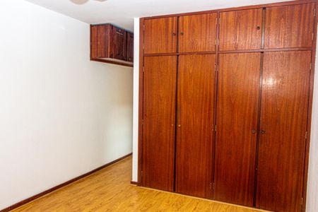 Casa à venda com 160m², 3 quartos e 2 vagasSuíte