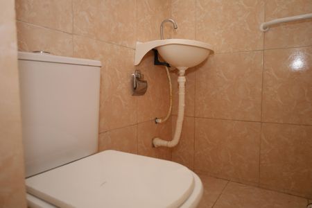 Banheiro da Suíte 1 de casa para alugar com 2 quartos, 60m² em Itaquera, São Paulo