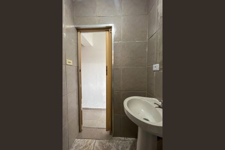 Banheiro Social de casa para alugar com 1 quarto, 80m² em Jardim do Tiro, São Paulo