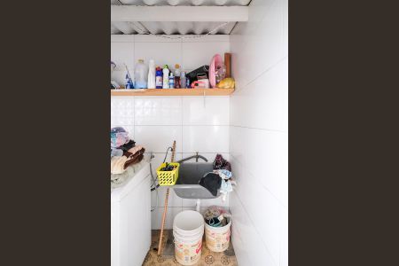 Casa à venda com 97m², 2 quartos e 1 vagaÁrea de serviço