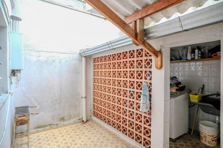 Casa à venda com 97m², 2 quartos e 1 vagaÁrea de serviço e quintal