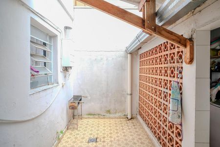 Casa à venda com 97m², 2 quartos e 1 vagaÁrea de serviço e quintal