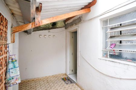Casa à venda com 97m², 2 quartos e 1 vagaÁrea de serviço e quintal