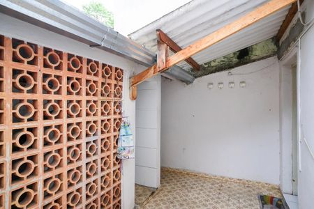 Casa à venda com 97m², 2 quartos e 1 vagaÁrea de serviço e quintal